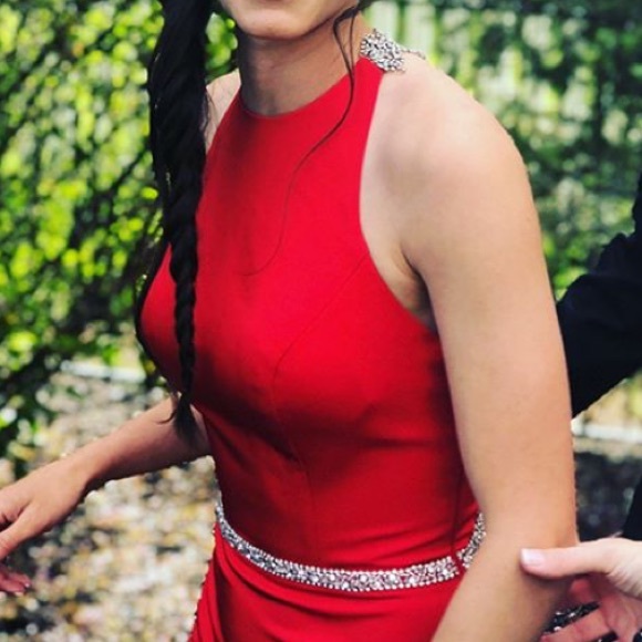 RED PROM DRESS - Picture 4 of 5